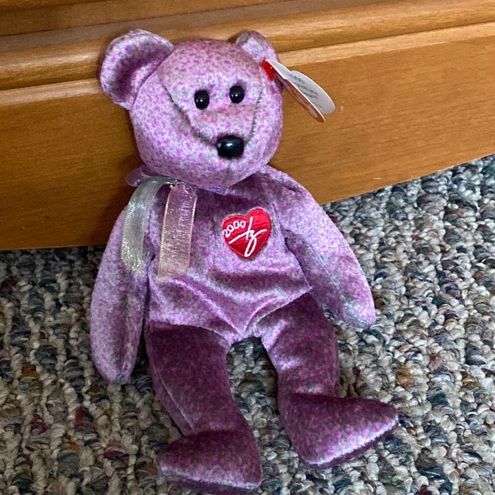 *Retired TY Beanie Baby 2000 Signature Bear